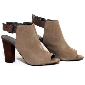 Tahari Taupe Women’s Margaret sandal